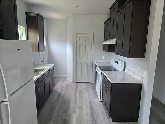 3rd image of 210 Dipping Stream St
