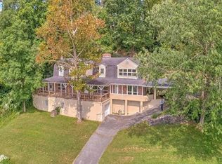 949 S Austin Springs Rd, Johnson City, TN 37601