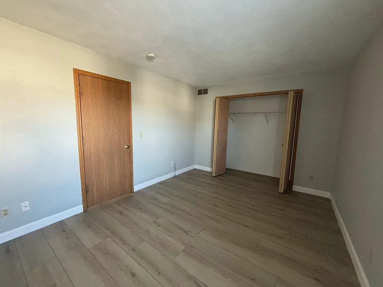 386 Amphitheater Dr — Photo 13