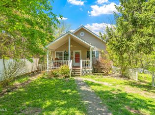 2021 Paradise Hills Rd, Dandridge, TN 37725