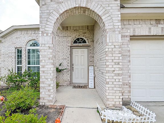 2nd image of 279 Shoreview Dr
