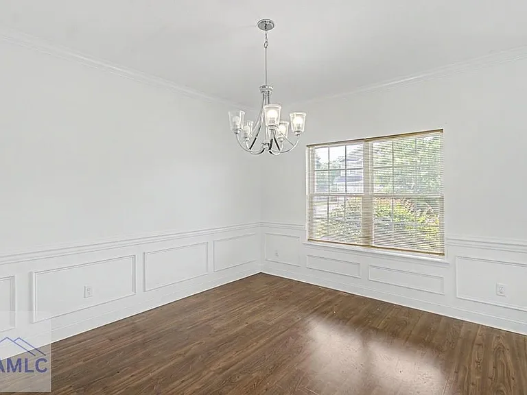 390 Fairview Cir — Photo 5