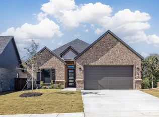 903 Boston Ln, River Oaks, TX 76114