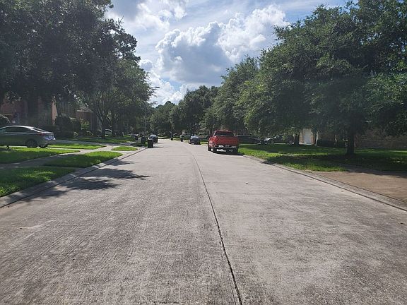 3rd image of 12447 Brazos Bend Trl
