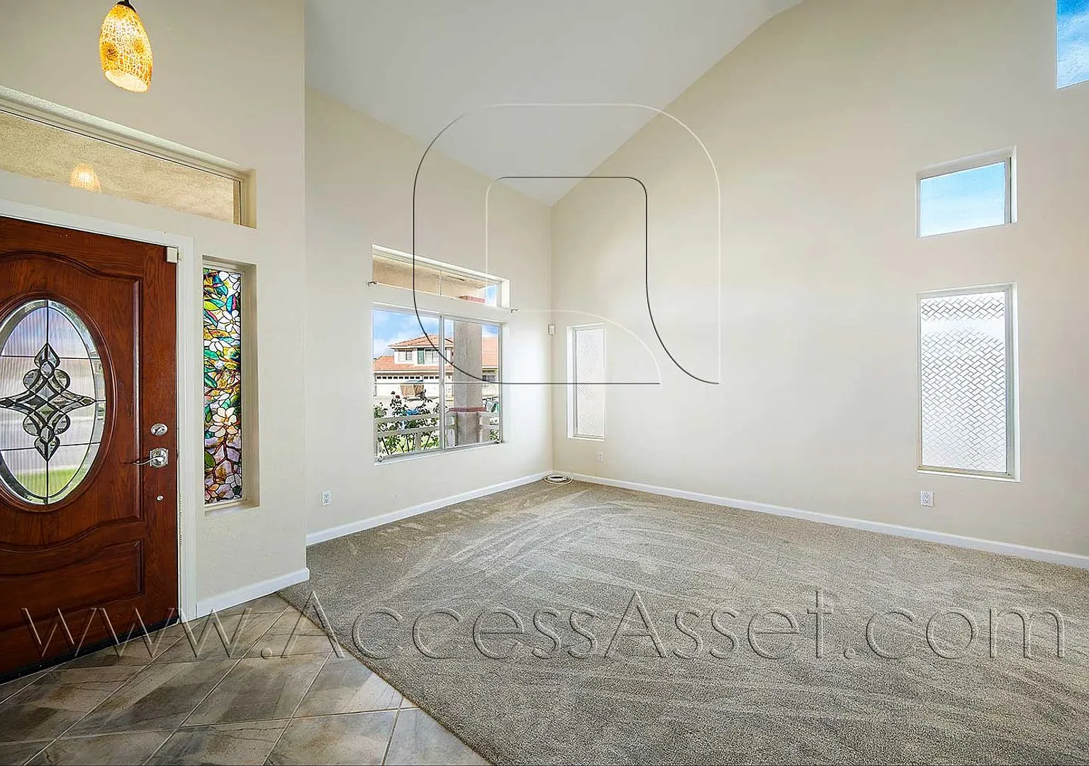 Spacious 4-Bedroom Home with 3-Car Garage in Lake Elsinore — Photo 4