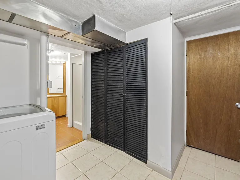 9 Peacock Farm Rd — Photo 15