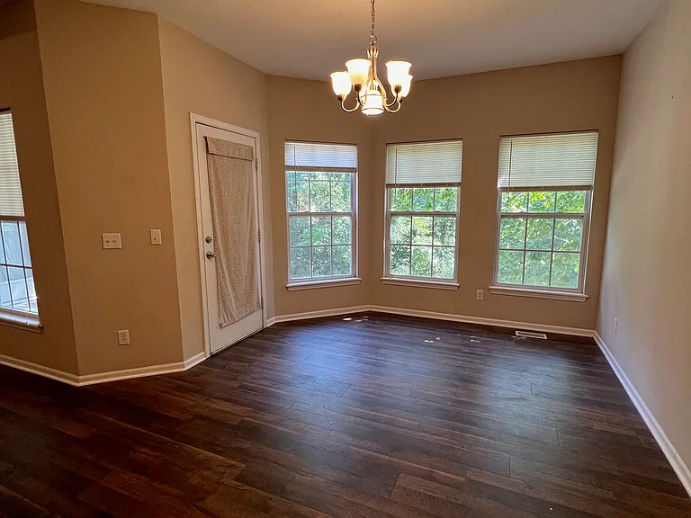 1814 Villa Dr — Photo 9