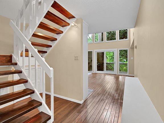 4th image of 109 Inglewood Way