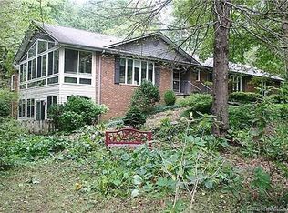 104 Woodhaven Dr, Hendersonville, NC 28739