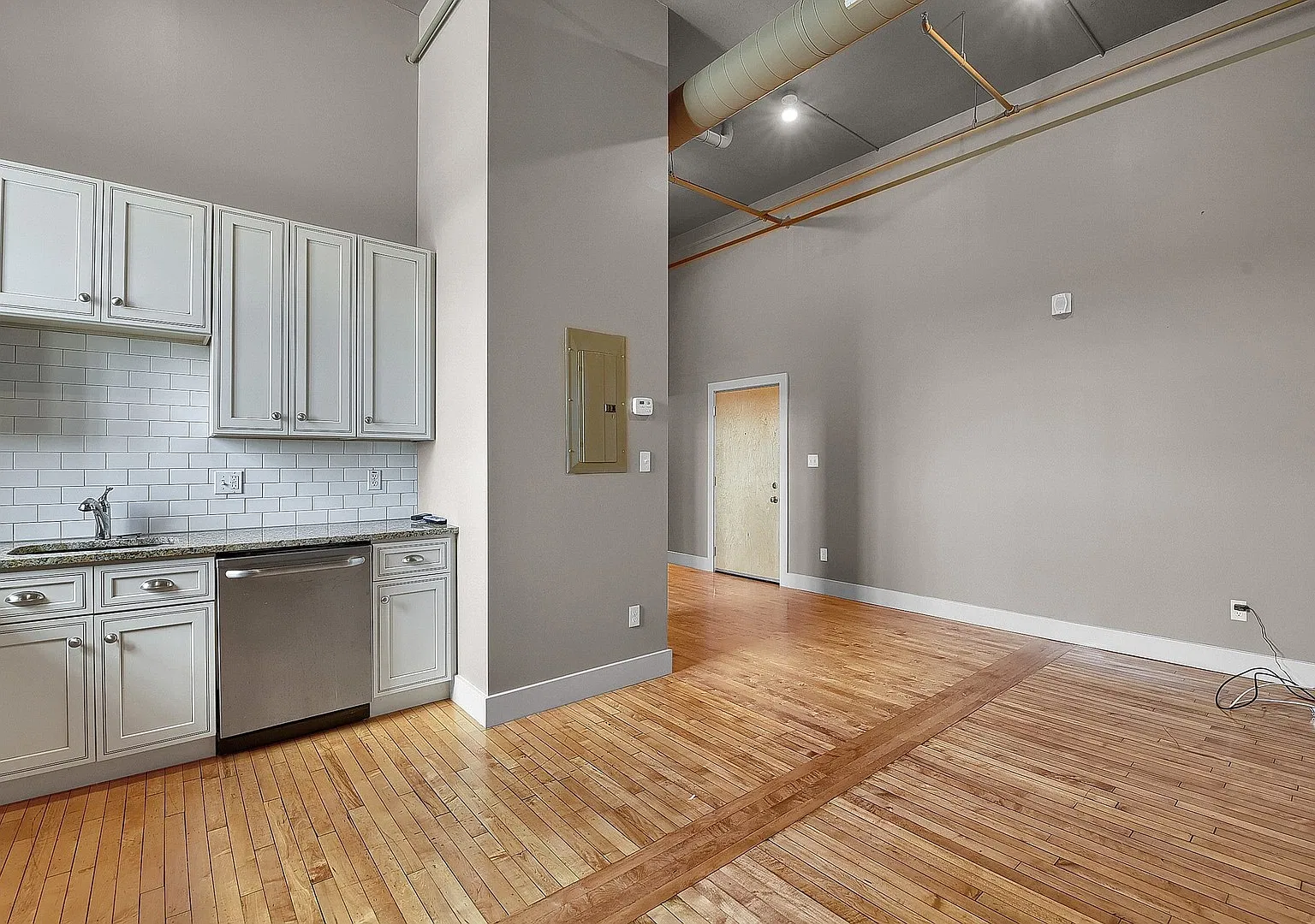 1615 Hampton Ave — Photo 1