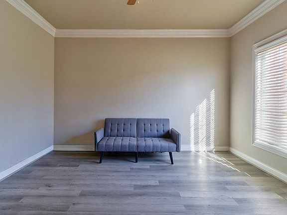 3rd image of 105 Auburn Dr