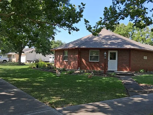 903 Des Moines St, Burlington, KS 66839