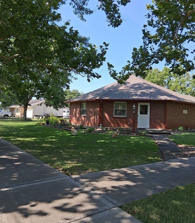 903 Des Moines St - Property Image