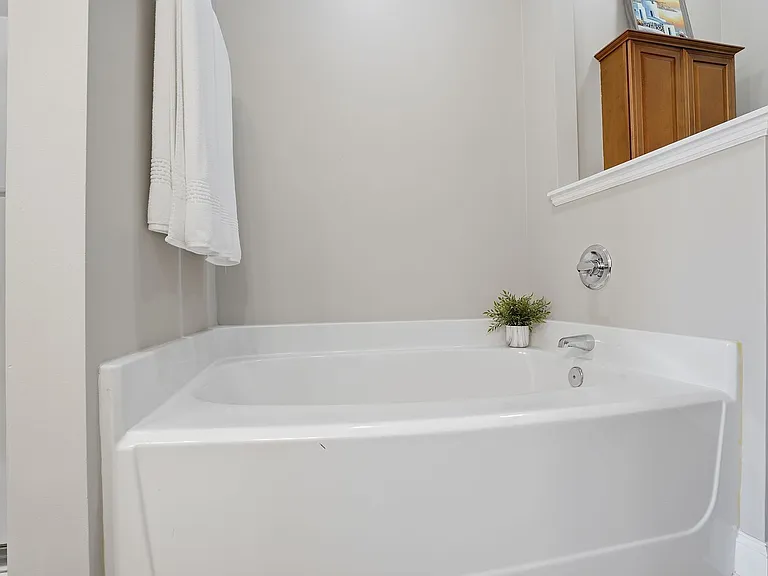 211 Louisville Dr — Photo 22