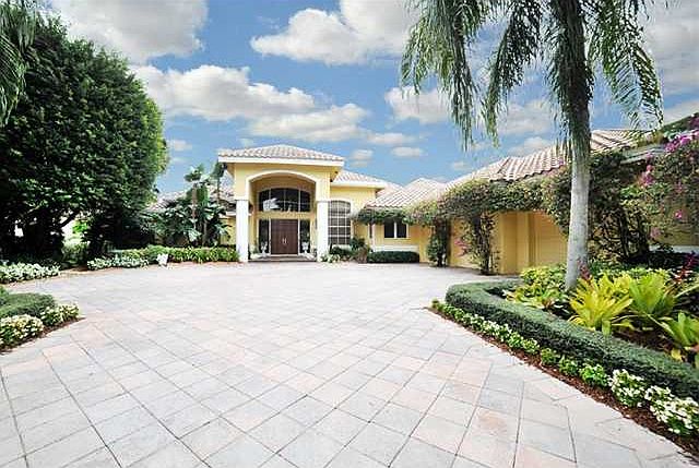 Home For Sale In Broken Sound