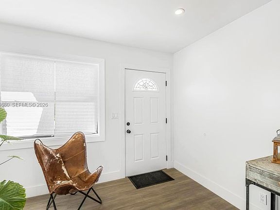 4th image of 218 SW 10th Ave