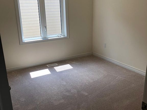 4th image of 480 Black Cherry Cres