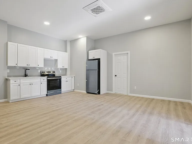 219 Bank St #3 — Photo 10