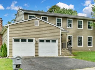 1 Juniper Pl, Howell, NJ 07731