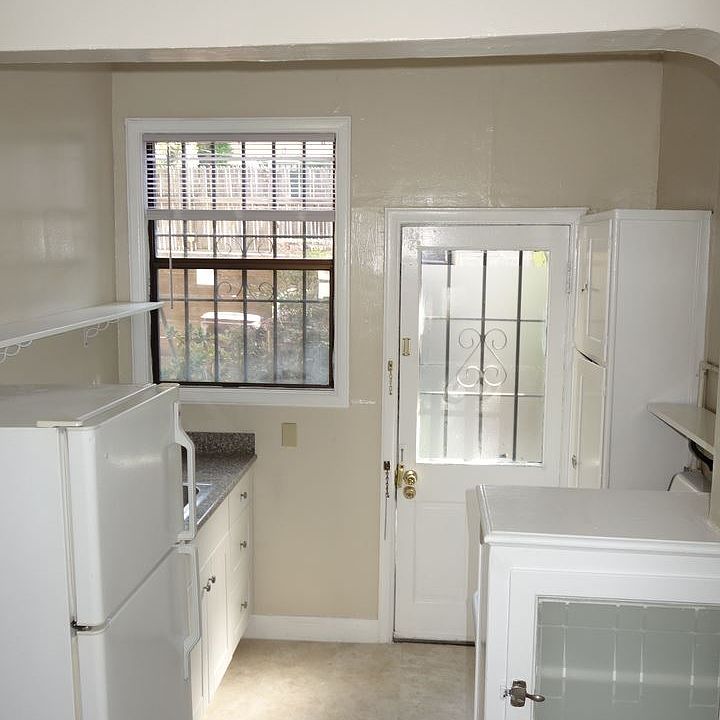 1st image of 886 Cleveland St APT 11