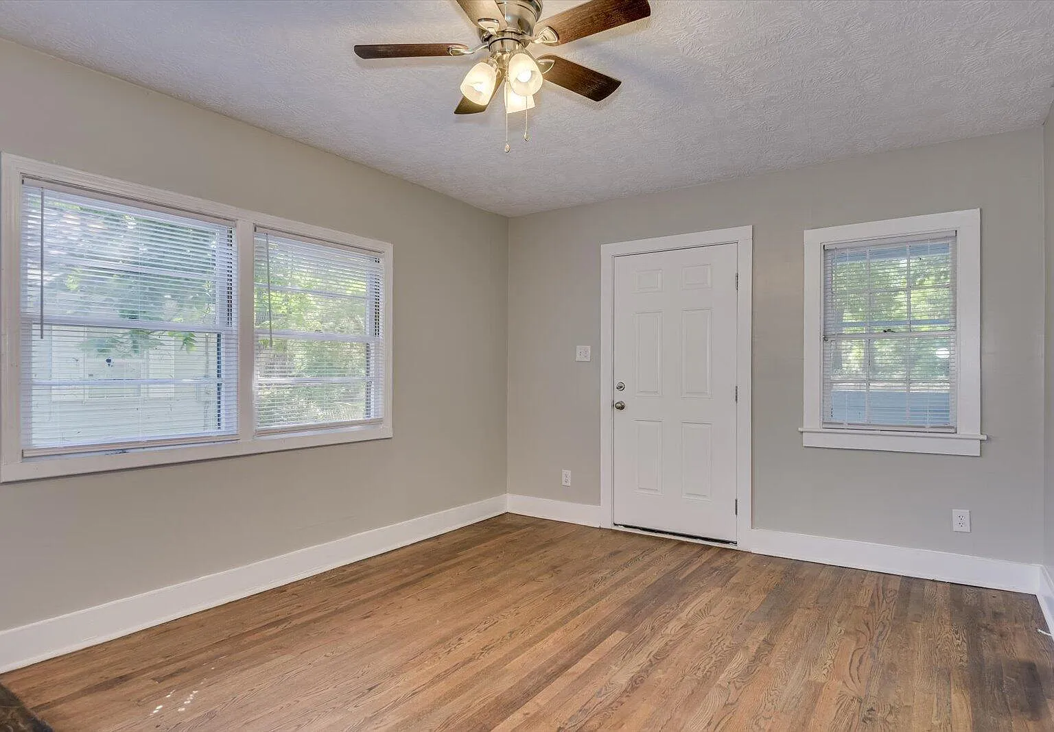 2 bed, 1.0 bath, 768 sqft, $950 — Photo 3