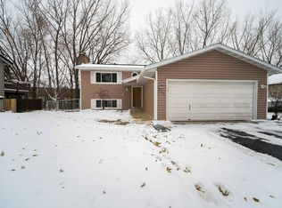 708 Manor St, Vadnais Heights, MN 55127