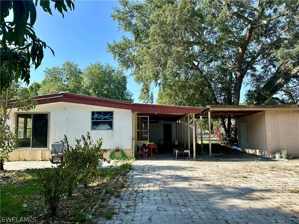 597 Pinewood Dr, Labelle, FL 33935