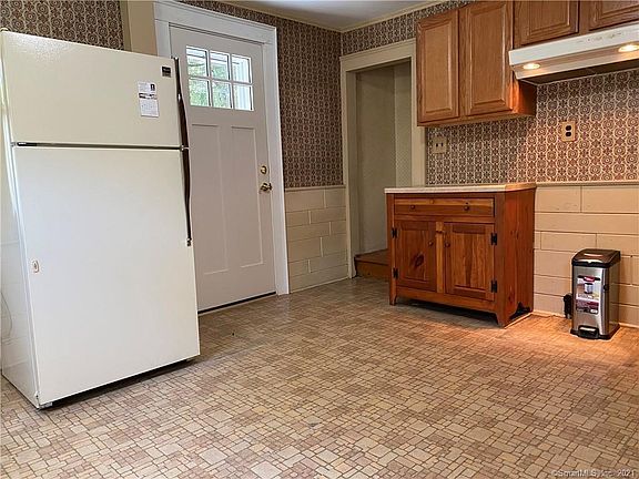 3rd image of 330 Harwinton Ave