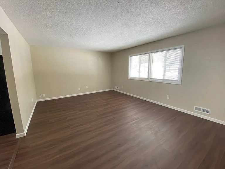 9460-9462 Griggs Ave — Photo 3