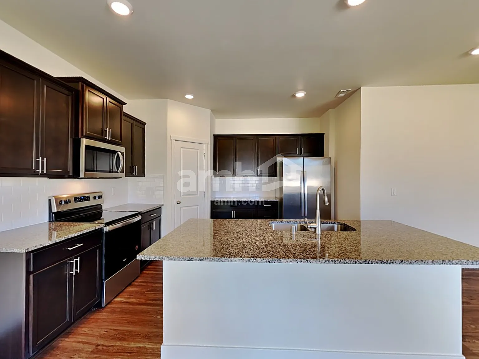 4 bed, 2.5 bath, 1908 sqft, $3,050 — Photo 4