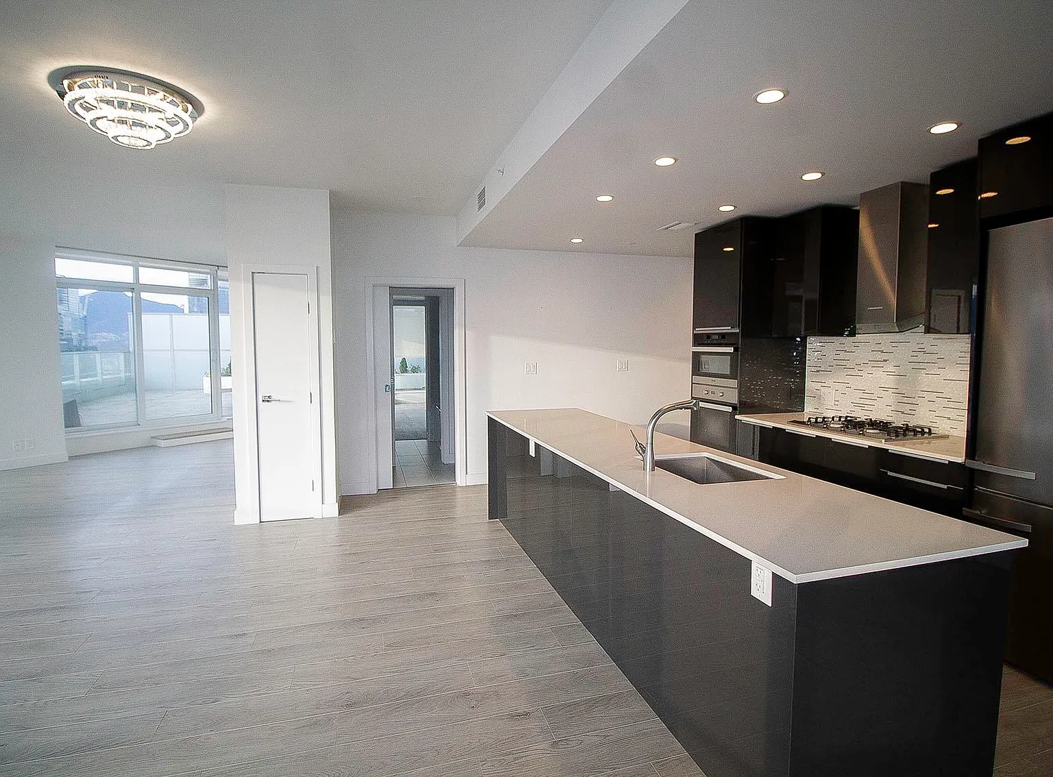 2 bed, 1305 sqft, $5,600 — Photo 3
