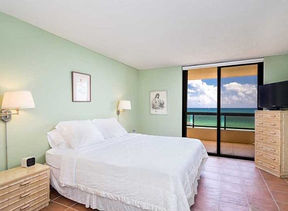 5th image of 2555 Collins Ave APT 903