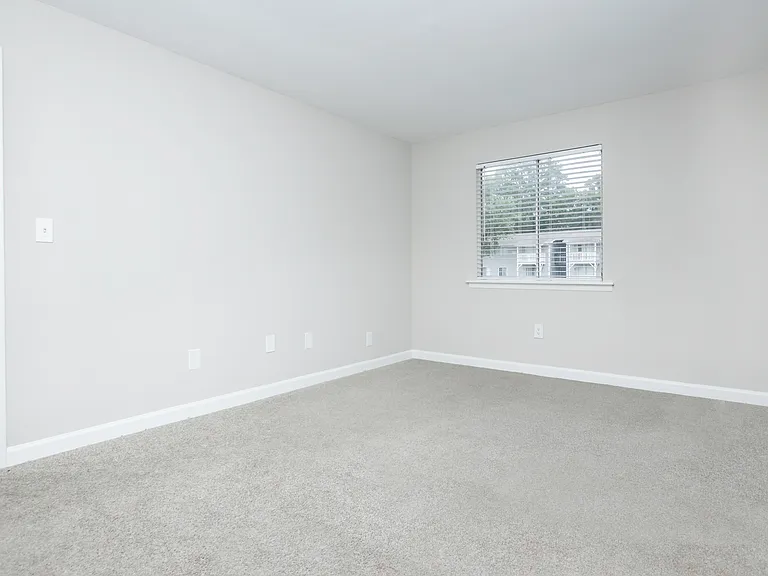 Meadowbrook Apartments — Photo 31
