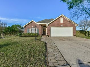 1101 Camelot Ln, Pearland, TX 77581