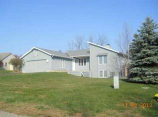 3043 Parkside Dr, Jenison, MI 49428