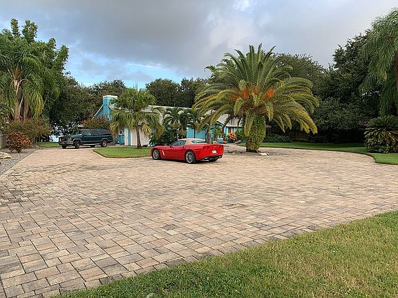 4th image of 565 Robin Hood Dr