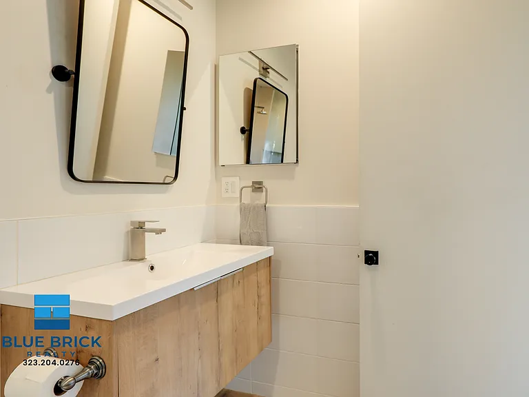 14120 Archwood St — Photo 13