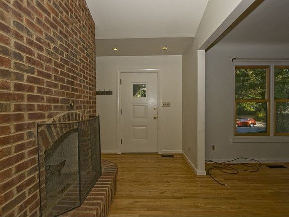4th image of 1017 Alnetta Dr