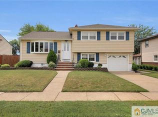 7 Charlotte St, Carteret, NJ 07008