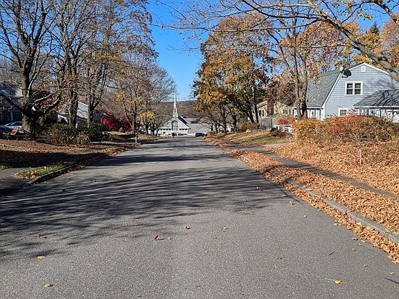 3rd image of 8 Old Colony Dr