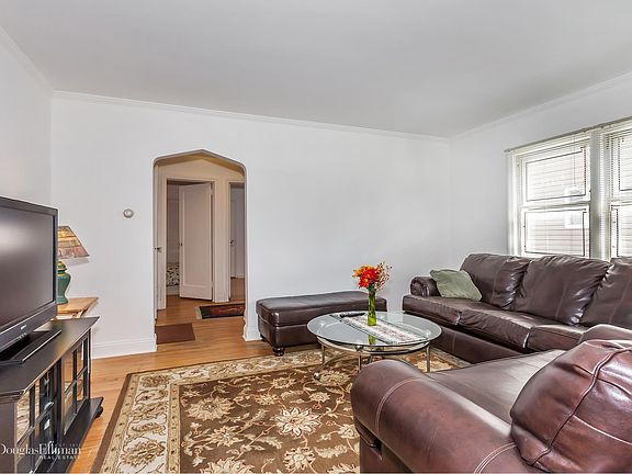 5th image of 31 Baxter Ave