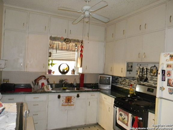 3rd image of 1601 Pasadena St