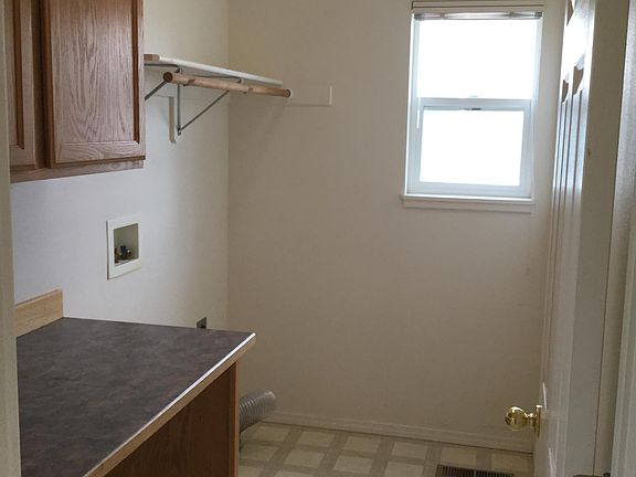5th image of 967 Glenn St