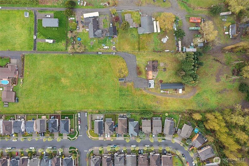 5th image of 3829 60th Avenue E