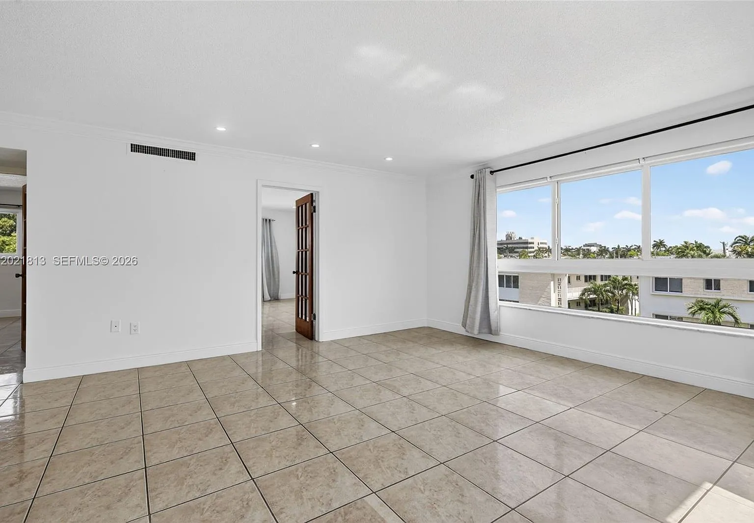 Chatillon Hall Condominiu — Photo 1