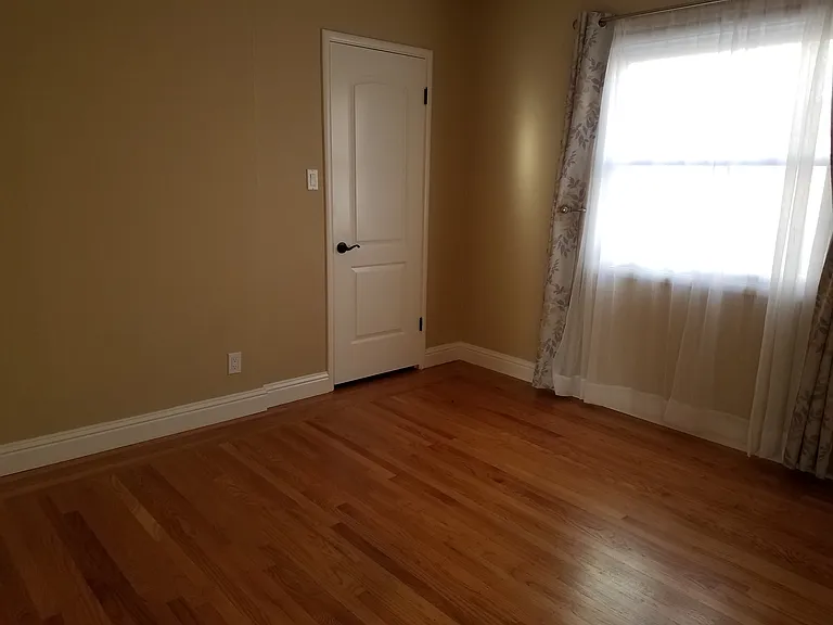 4380 Moreland Dr — Photo 4