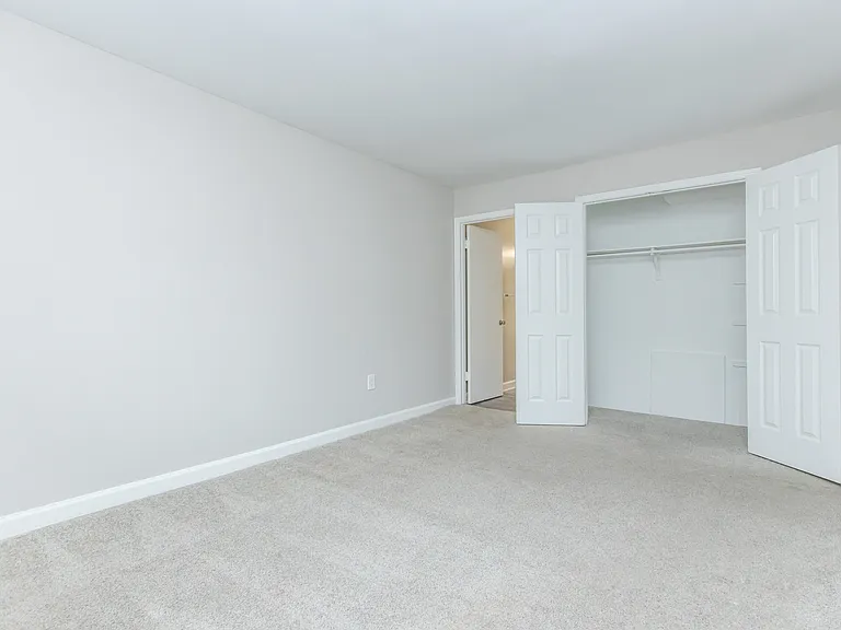 Meadowbrook Apartments — Photo 36