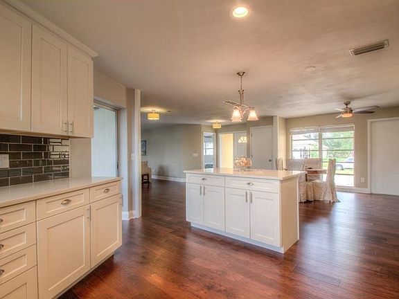 5th image of 1267 Saint Andrews Dr