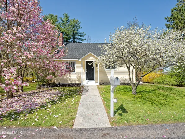 33 Grapevine Place, Latham, NY 12110