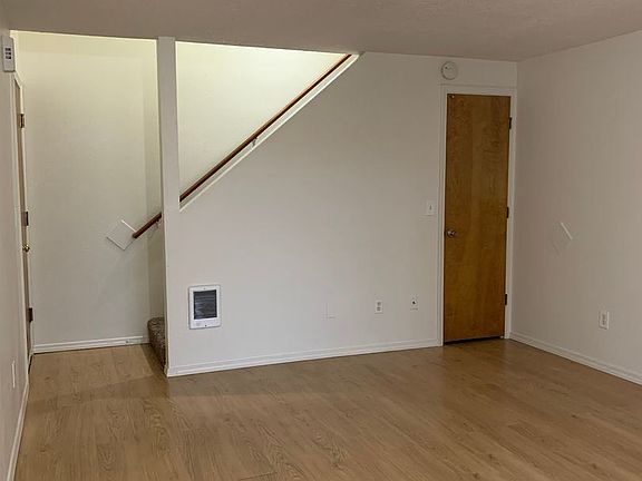 4th image of 629 SE 132nd Ave